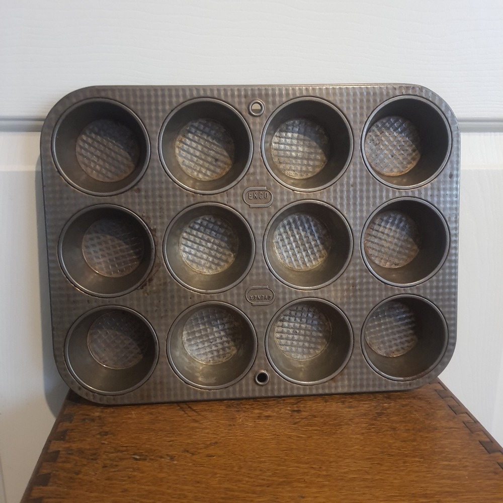 Ekco Fluted Muffin Pan 12 Cup Vintage Metal Baking Bakeware Kitchen N-120-12